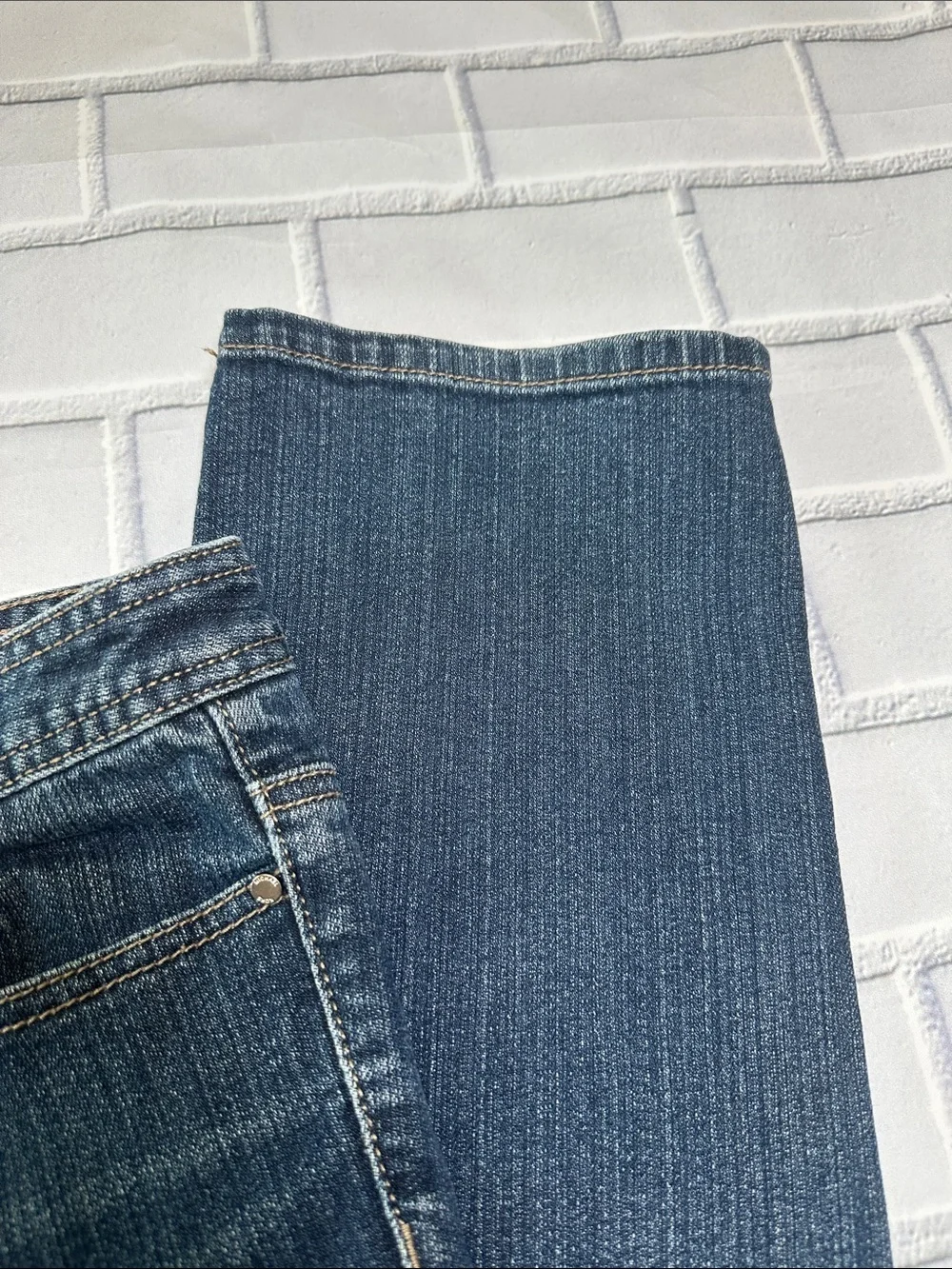 Michael Kors * Ladies Straight Leg Denim Jeans w/ Silver MK Emblem. Sz 10